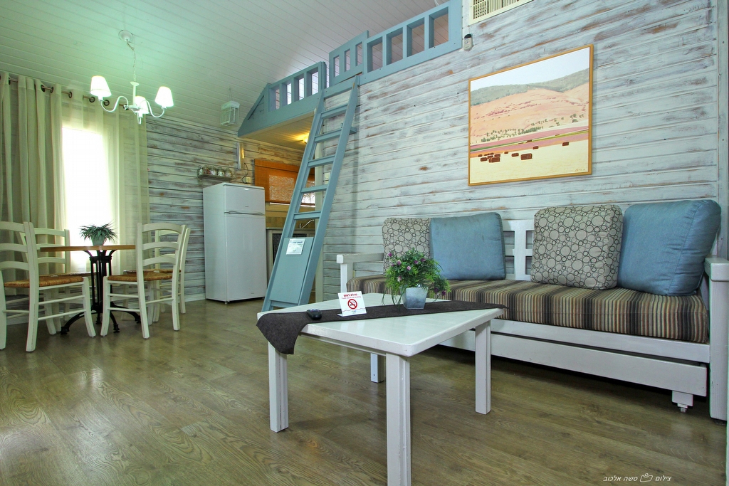 מבט פנים לבקתות המשפחתיות